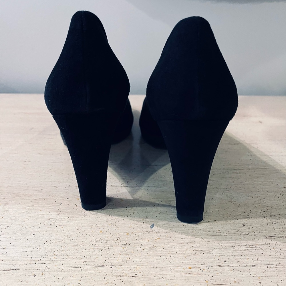 Stewart Wisemen suede pumps. - Picture 3 of 4